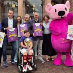 Engels-Fackel vor Wiesbadener Rathaus: Symbolischer Halt für Kinder- und Jugendhospizarbeit