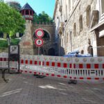 Fassadenschaden führt zur Sperrung von Am Römertor und Zufahrt über Coulinstraße