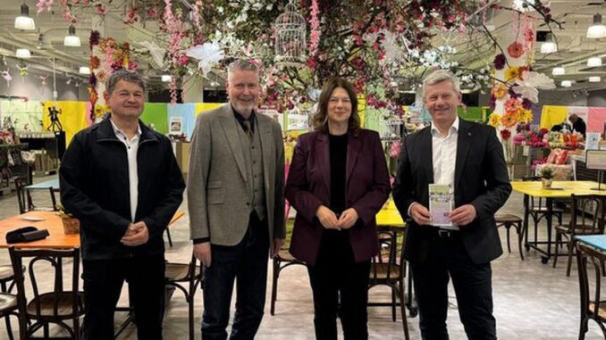 Frühlingsmarkt nutzt ehemaliges SportScheck-Gebäude als temporären Treffpunkt in Wiesbaden