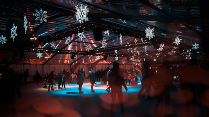 Letzte Eisdisco des Jahres 2025 auf der Henkell Kunsteisbahn am 19. Dezember