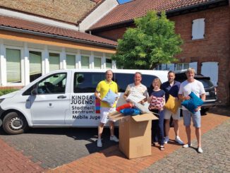 Lions Club übergibt rund 30 Kissen an Jugendtreffs in Wiesbadens östlichen Vororten