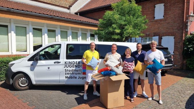 Lions Club übergibt rund 30 Kissen an Jugendtreffs in Wiesbadens östlichen Vororten Lions Club übergibt rund 30 Kissen an Jugendtreffs in Wiesbadens östlichen Vororten