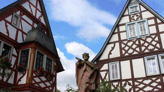 Nepomuk-Statue in Erbach nach Vandalismus fachgerecht wiederhergestellt