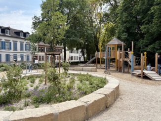 Neuer Spielbereich im Schlosspark Biebrich eröffnet: Fokus auf Inklusion und Aufenthaltsqualität
