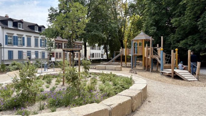 Neuer Spielbereich im Schlosspark Biebrich eröffnet: Fokus auf Inklusion und Aufenthaltsqualität