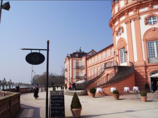 Schloss Biebrich wird zur Bühne für Rheingauer Weinkultur