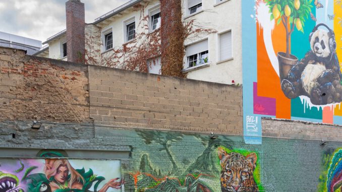 Stadtdschungel und Sitzmöbel: Rüsselsheimer Zwischennutzung auf ehemaliger Brandfläche startet im August