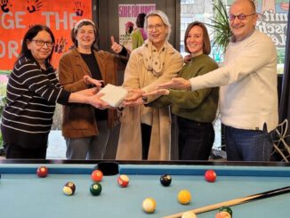 Stadtteilfest im Schelmengraben überreicht 1.752 Euro an Kinder- und Jugendtelefon Wiesbaden