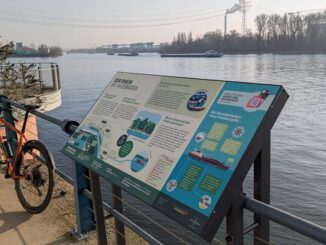 Wiesbaden stellt neun neue Informationstafeln an Rhein und Main auf