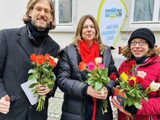 Wiesbaden verteilt Fairtrade Rosen zum Valentinstag und macht auf Lieferketten aufmerksam