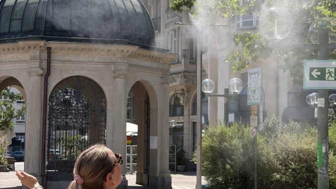 Zwei mobile Nebelanlagen sollen die Wiesbadener Innenstadt an heißen Tagen kühlen